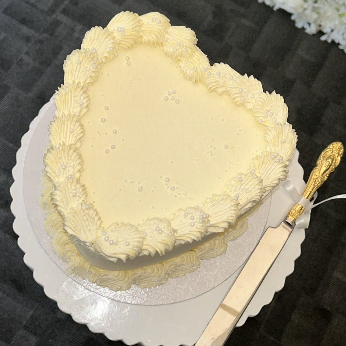 Retro Heart Cake top view white