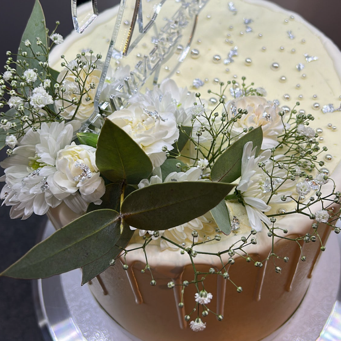 For Bigger Cakes : Fresh Flowers