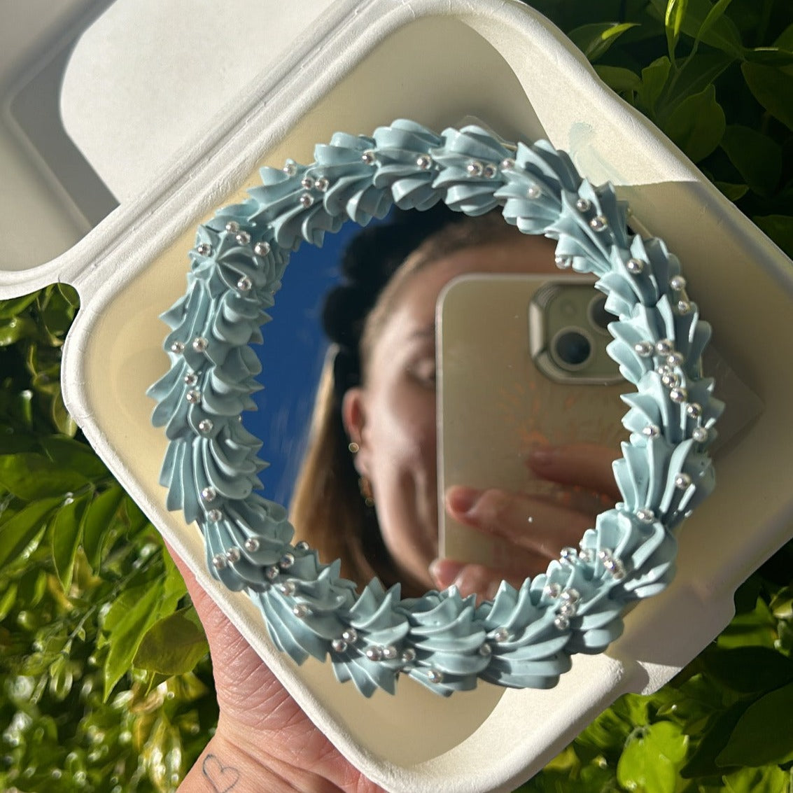 Look At Me Bento Cake blue reflection view