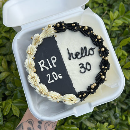 Half Dead Bento Cake | 半分死んだ弁当ケーキ